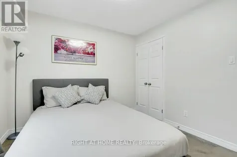 33 Spur Avenue Ottawa ON K2M 2R9