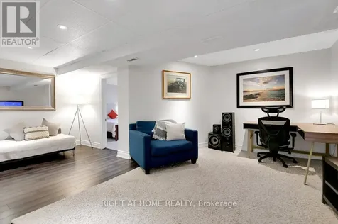 33 Spur Avenue Ottawa ON K2M 2R9