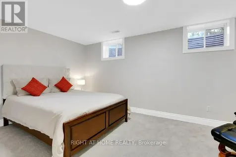 33 Spur Avenue Ottawa ON K2M 2R9