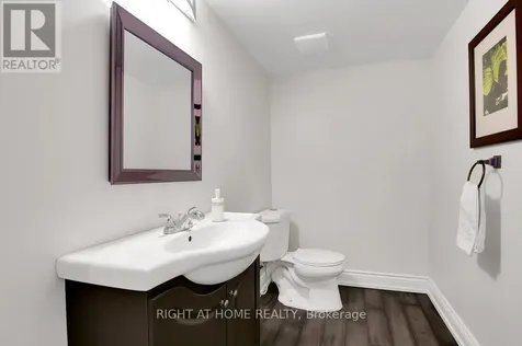 33 Spur Avenue Ottawa ON K2M 2R9