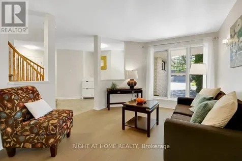 33 Spur Avenue Ottawa ON K2M 2R9