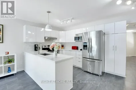 33 Spur Avenue Ottawa ON K2M 2R9