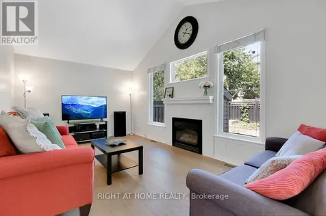 33 Spur Avenue Ottawa ON K2M 2R9