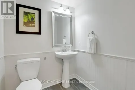 33 Spur Avenue Ottawa ON K2M 2R9