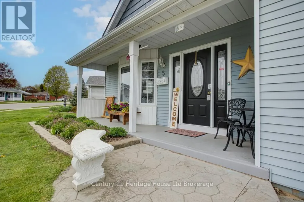 5 Dereham Drive Tillsonburg ON N4G 5L8