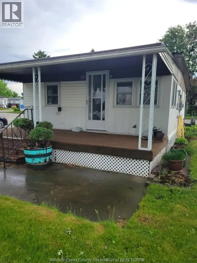 29 Robin Crescent Lakeshore ON N8N 2R8