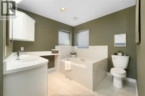 3035 Rowley Park Drive Kingsville ON N9Y 3S8