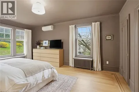 18 Inglewood Drive Hamilton ON L8P 2T2