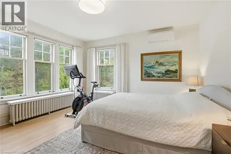 18 Inglewood Drive Hamilton ON L8P 2T2