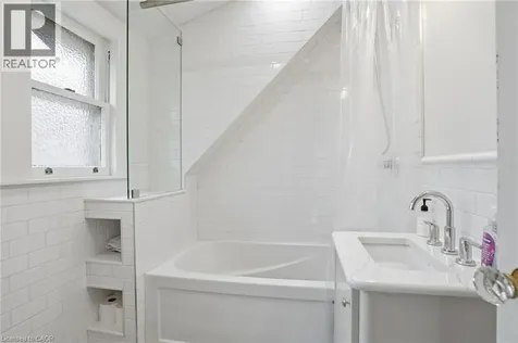 18 Inglewood Drive Hamilton ON L8P 2T2