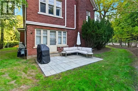 18 Inglewood Drive Hamilton ON L8P 2T2