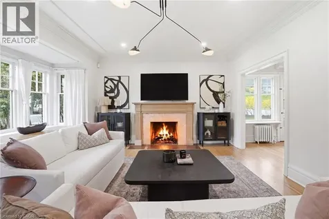 18 Inglewood Drive Hamilton ON L8P 2T2