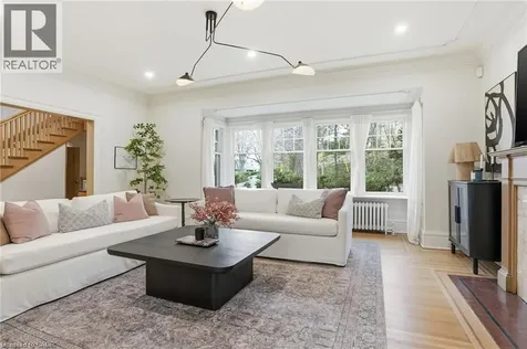 18 Inglewood Drive Hamilton ON L8P 2T2