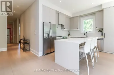 35 48th Street North Wasaga Beach ON L9Z 1Y3