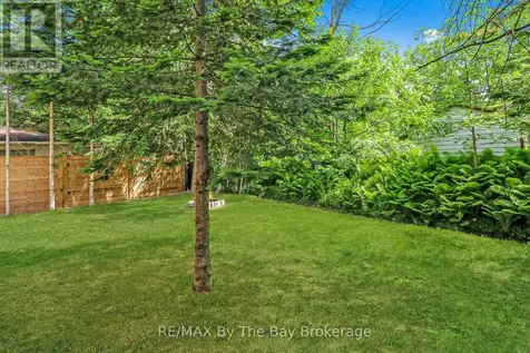 35 48th Street North Wasaga Beach ON L9Z 1Y3