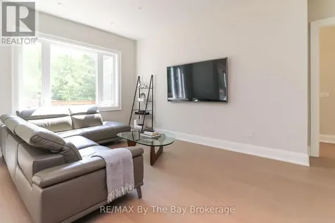 35 48th Street North Wasaga Beach ON L9Z 1Y3