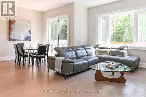 35 48th Street North Wasaga Beach ON L9Z 1Y3