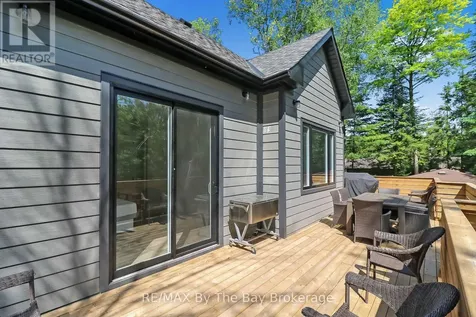35 48th Street North Wasaga Beach ON L9Z 1Y3