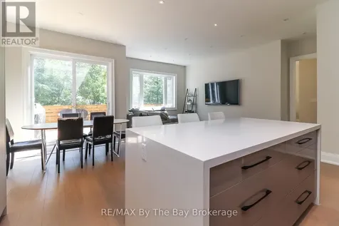 35 48th Street North Wasaga Beach ON L9Z 1Y3