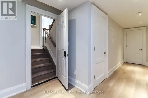35 48th Street North Wasaga Beach ON L9Z 1Y3