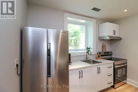 35 48th Street North Wasaga Beach ON L9Z 1Y3