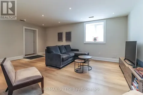 35 48th Street North Wasaga Beach ON L9Z 1Y3