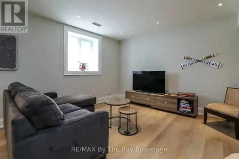 35 48th Street North Wasaga Beach ON L9Z 1Y3