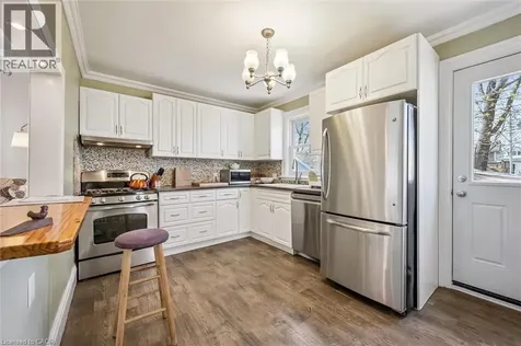 15 Waterside Avenue Cambridge ON N1R 1E8