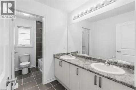 8 Daisy Street Midhurst ON L9X 2C5