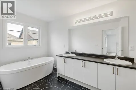 8 Daisy Street Midhurst ON L9X 2C5