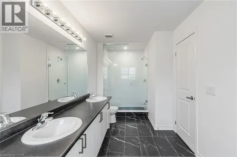 8 Daisy Street Midhurst ON L9X 2C5