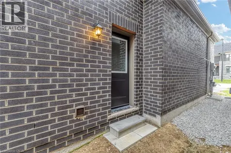 8 Daisy Street Midhurst ON L9X 2C5