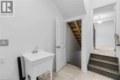 8 Daisy Street Midhurst ON L9X 2C5