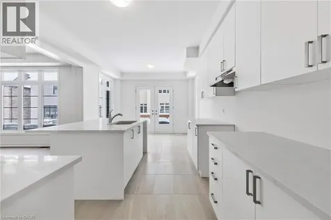 8 Daisy Street Midhurst ON L9X 2C5