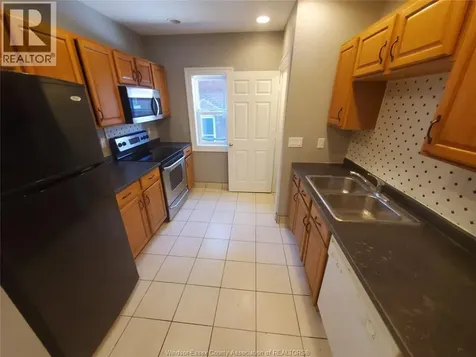 679 Piche Windsor ON N9C 3E4