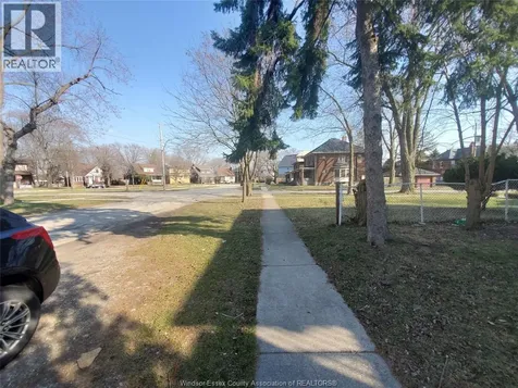 679 Piche Windsor ON N9C 3E4