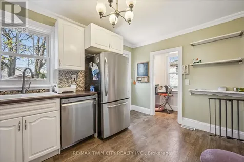 15 Waterside Avenue Cambridge ON N1R 1E8