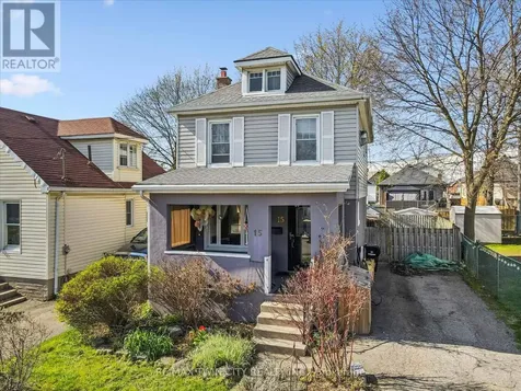 15 Waterside Avenue Cambridge ON N1R 1E8