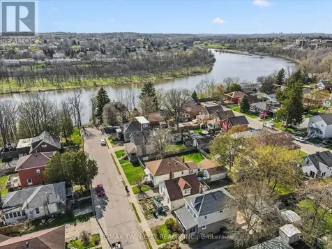 15 Waterside Avenue Cambridge ON N1R 1E8
