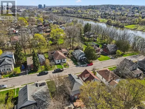 15 Waterside Avenue Cambridge ON N1R 1E8
