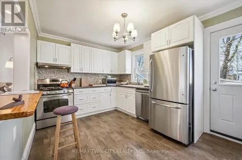 15 Waterside Avenue Cambridge ON N1R 1E8