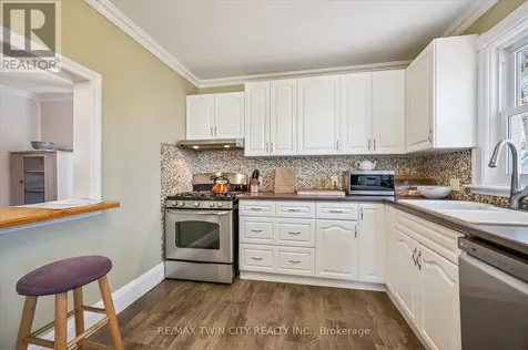 15 Waterside Avenue Cambridge ON N1R 1E8