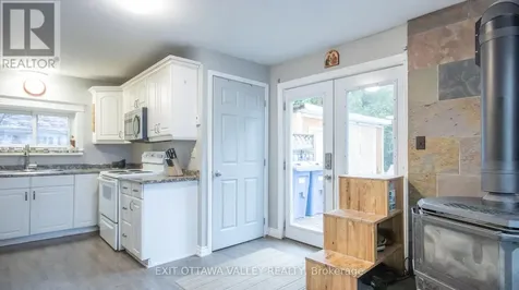 28 Paugh Lake Road Madawaska Valley ON K0J 1B0