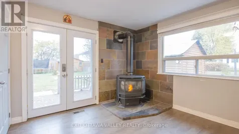 28 Paugh Lake Road Madawaska Valley ON K0J 1B0