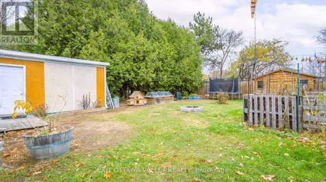 28 Paugh Lake Road Madawaska Valley ON K0J 1B0