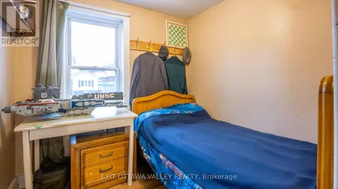 28 Paugh Lake Road Madawaska Valley ON K0J 1B0
