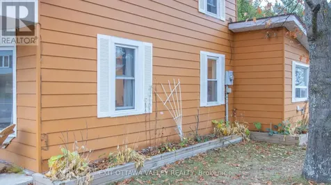 28 Paugh Lake Road Madawaska Valley ON K0J 1B0