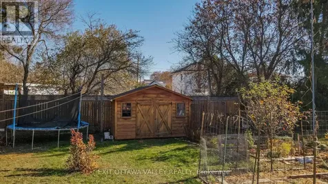 28 Paugh Lake Road Madawaska Valley ON K0J 1B0