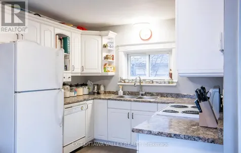 28 Paugh Lake Road Madawaska Valley ON K0J 1B0