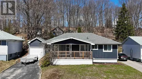 44 Axmith Avenue Elliot Lake ON P5A 1B7